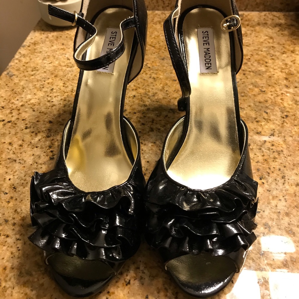 Steven madden ruffled heels black